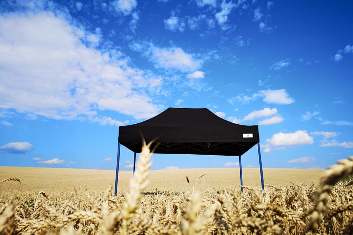 Vendo tenda pieghevole 3x4,5 mt